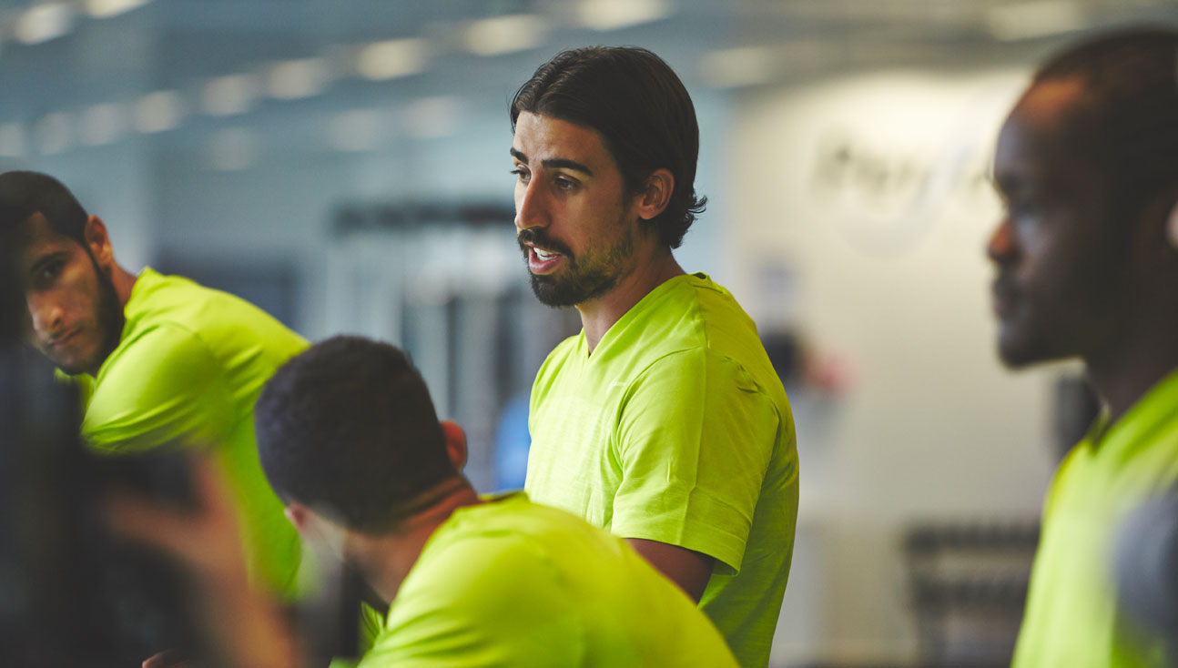 Sami Khedira rend visite aux jeunes de la Nike Academy