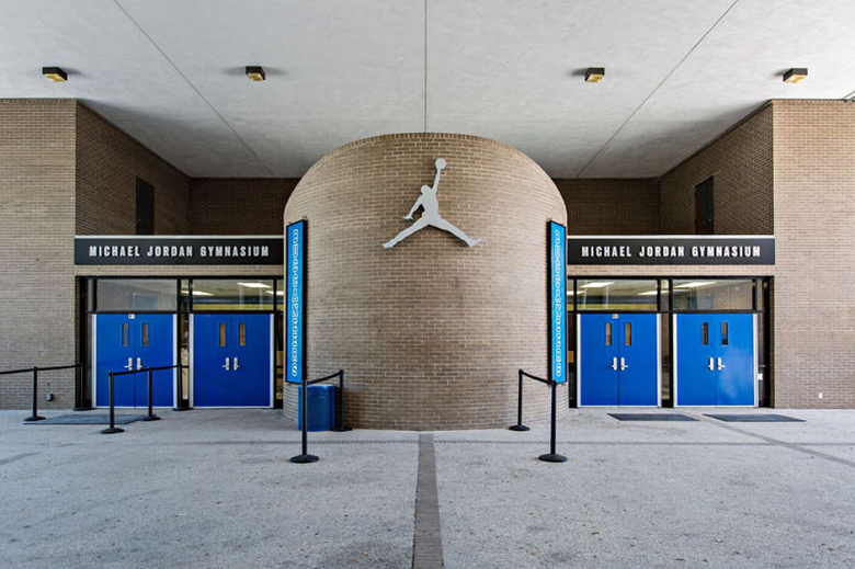 Jordan Brand renove le lycée de Michael Jordan pour les 30 ans de la marque