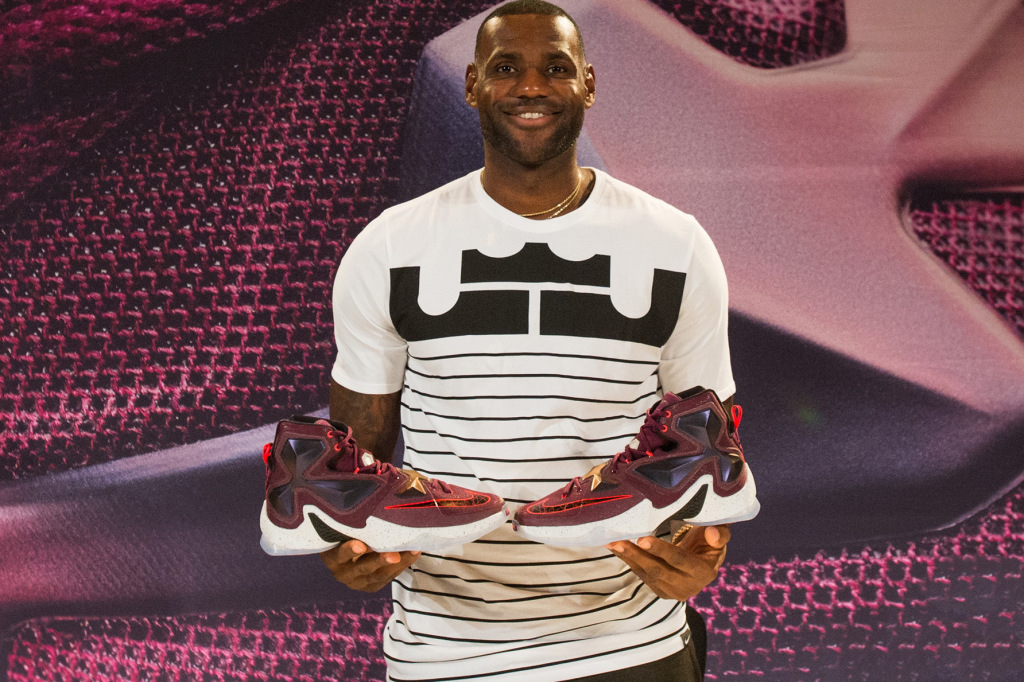 LeBron James dévoile sa nouvelle chaussure signature : la Nike LeBron 13 !