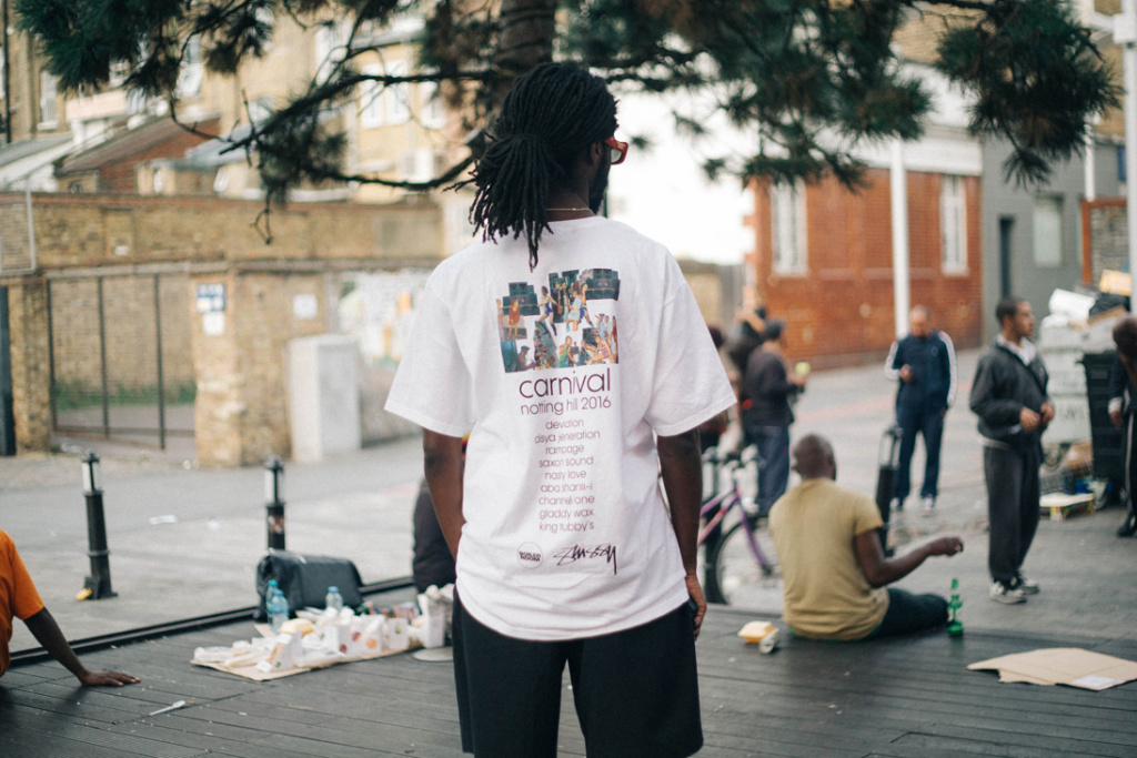 Stussy & Boiler Room sortent un t-shirt pour le carnaval de Notting Hill