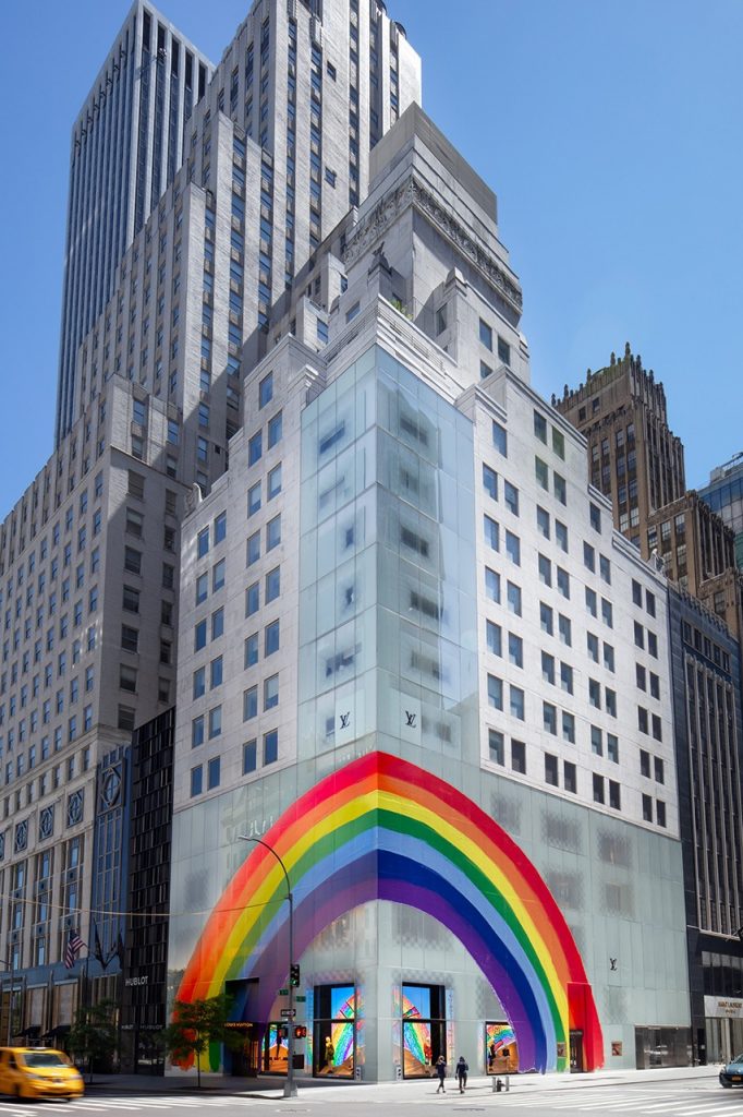 Louis Vuitton lance le Rainbow Project et habille ses façades d